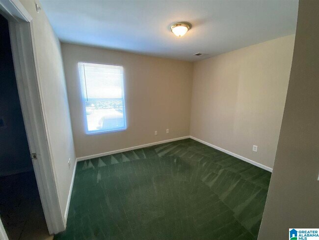 Building Photo - 510 Skyview Dr