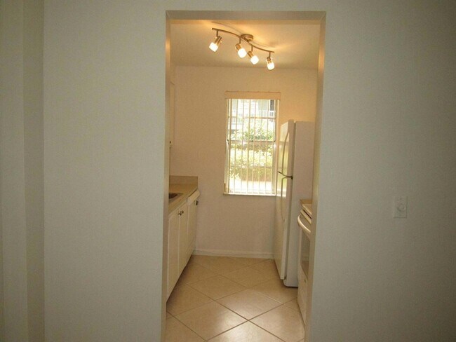 Building Photo - 2302 Sunrise Blvd