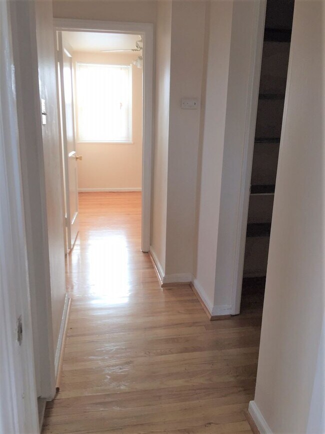 Building Photo - House for Rent in Folcroft