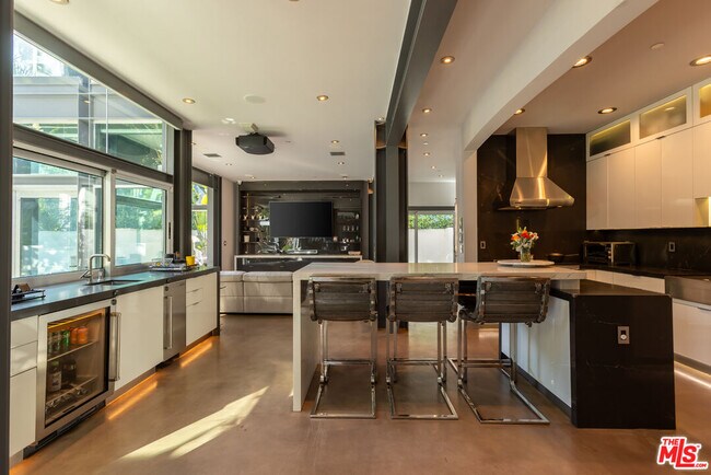 Building Photo - 8538 Eastwood Rd