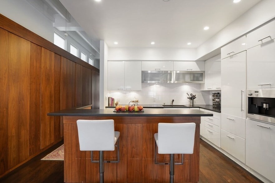 Building Photo - 132 Commonwealth Ave