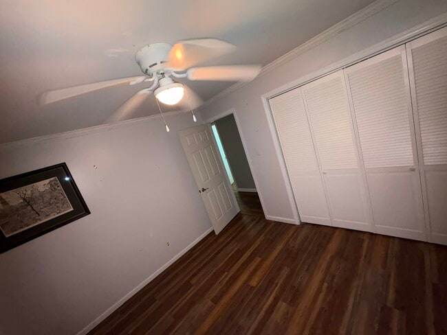 Building Photo - 901 James St