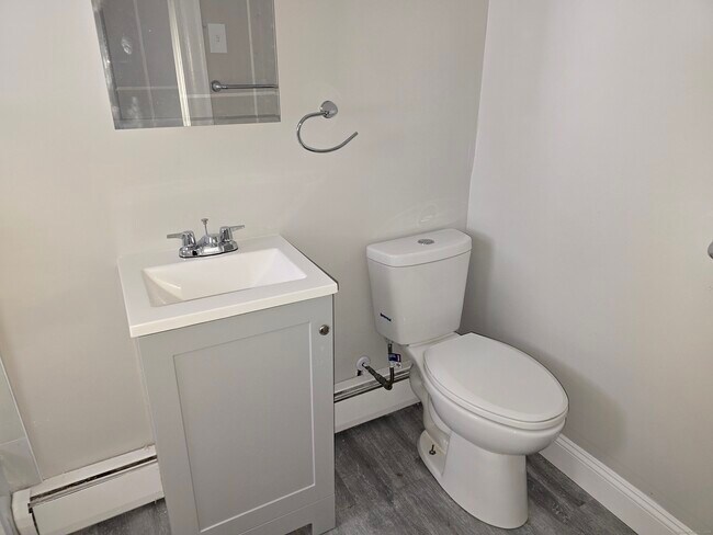 Building Photo - 465 Burritt St
