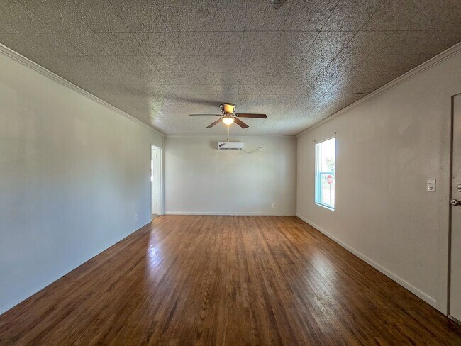 Building Photo - Cute 2 bedroom & 1 bath Home in Shawnee!