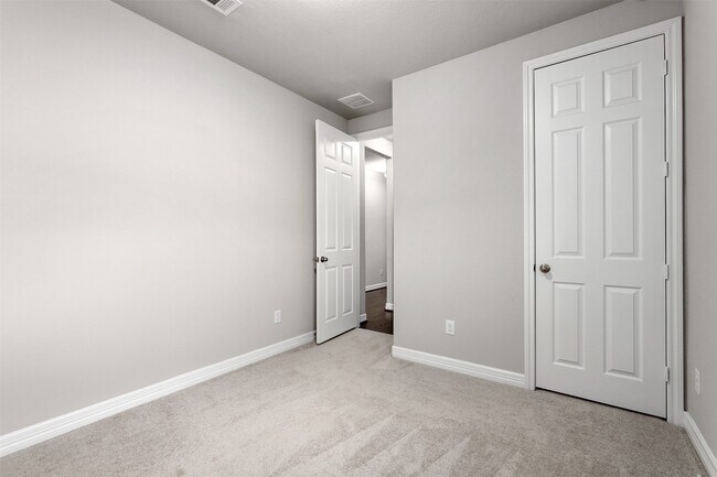 Building Photo - 2116 Sweet Bay Dr