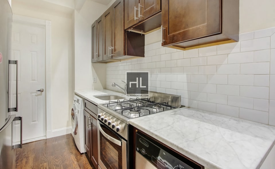 Building Photo - Mott Street