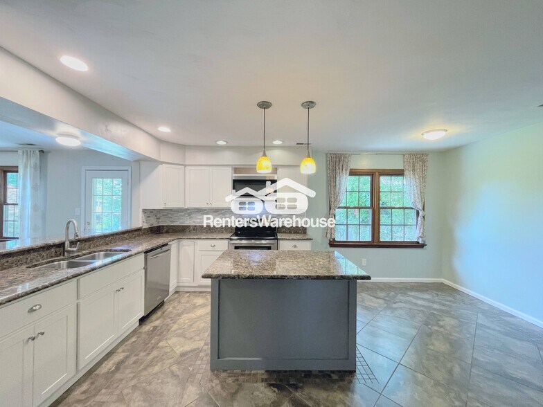 Building Photo - 2045 Cheshire Forest Ct