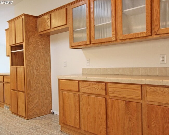 Building Photo - 3 Bedroom Home with Amazing Views