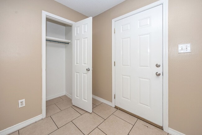 Building Photo - 3 Bedroom 1.5 Bath Home in Gautier!