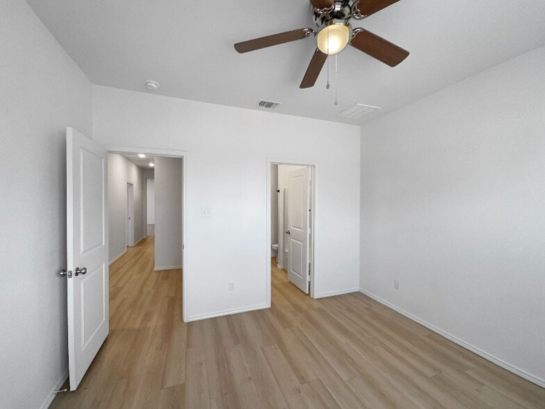 Building Photo - 5701 Kemper St