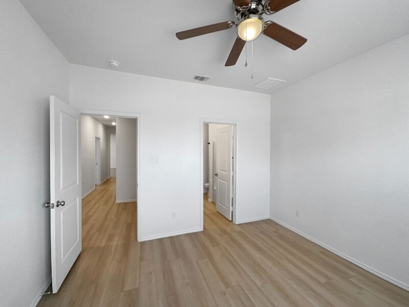 Building Photo - 5537 Itasca St