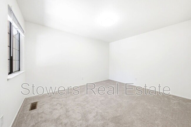 Building Photo - 2033 Raphael Ct