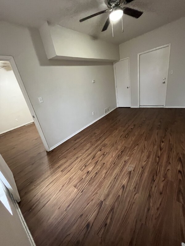 Building Photo - 1513 Des Moines St