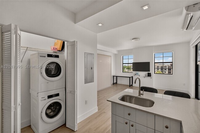 Building Photo - 4100 SW 64th Ave