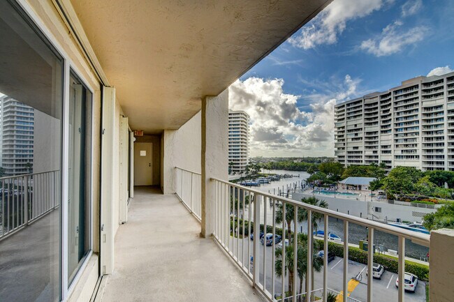 Building Photo - 4301 N Ocean Blvd