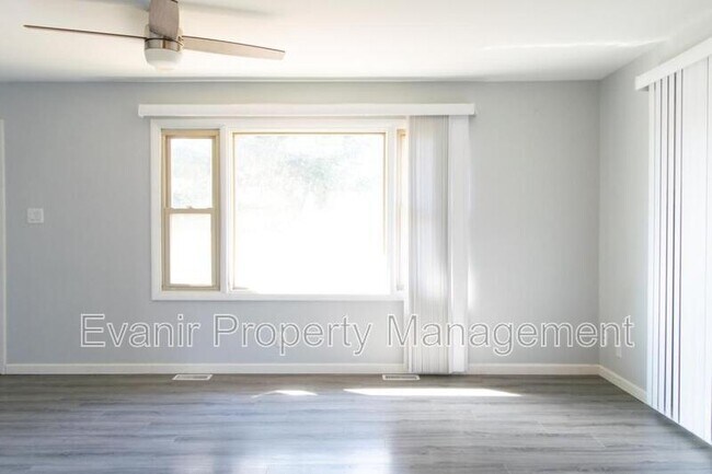 Building Photo - 3 First St