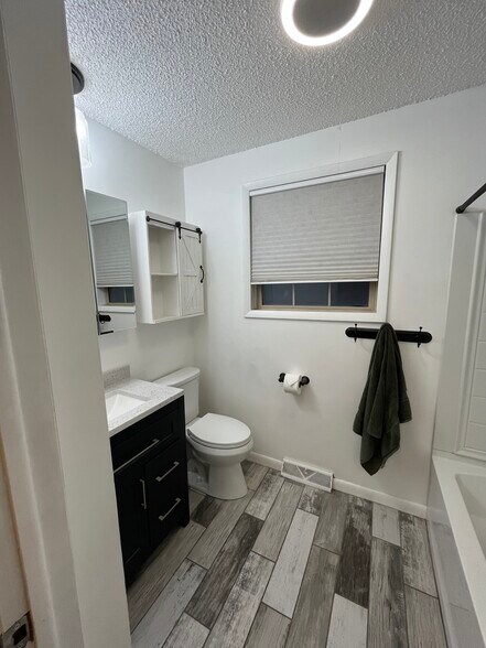 Building Photo - 832 Hamilton St