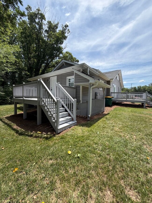 Building Photo - Remodeled House With So Much To Offer