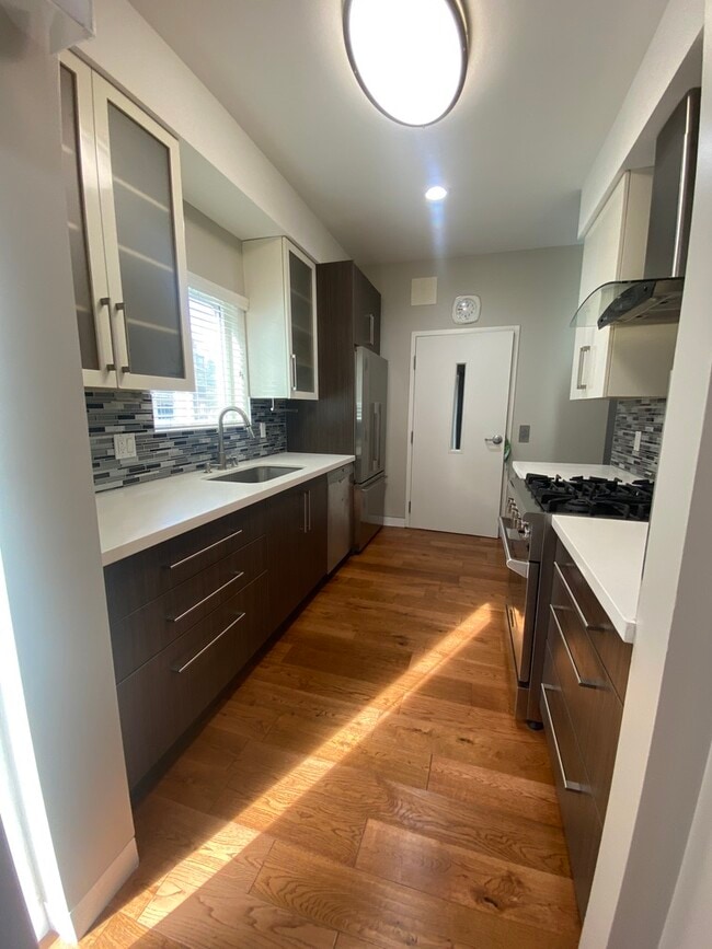 Building Photo - 2149 Carlmont Dr