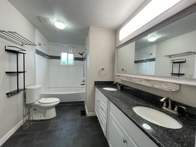 Building Photo - Move-In Ready Highlands Ranch Gem – Recently Updated 3 Bed/3 Bath