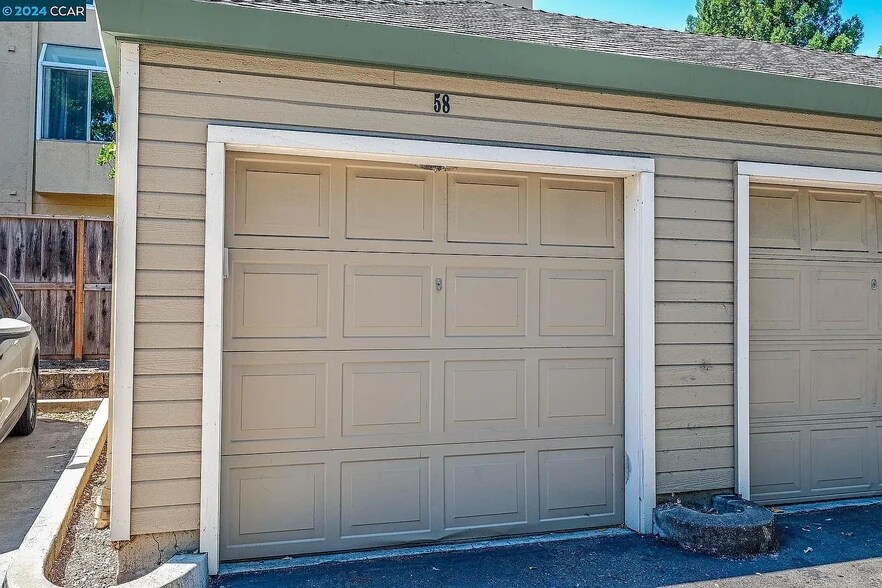 Building Photo - 2530 Oak Rd