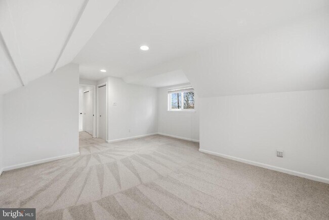 Building Photo - 5804 Lenox Rd