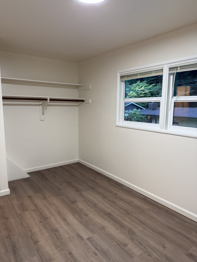 Building Photo - 1454 Beverly Dr