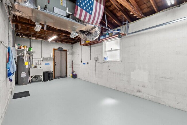 Building Photo - NEWLY RENOVATED Home For Rent in St Pete!