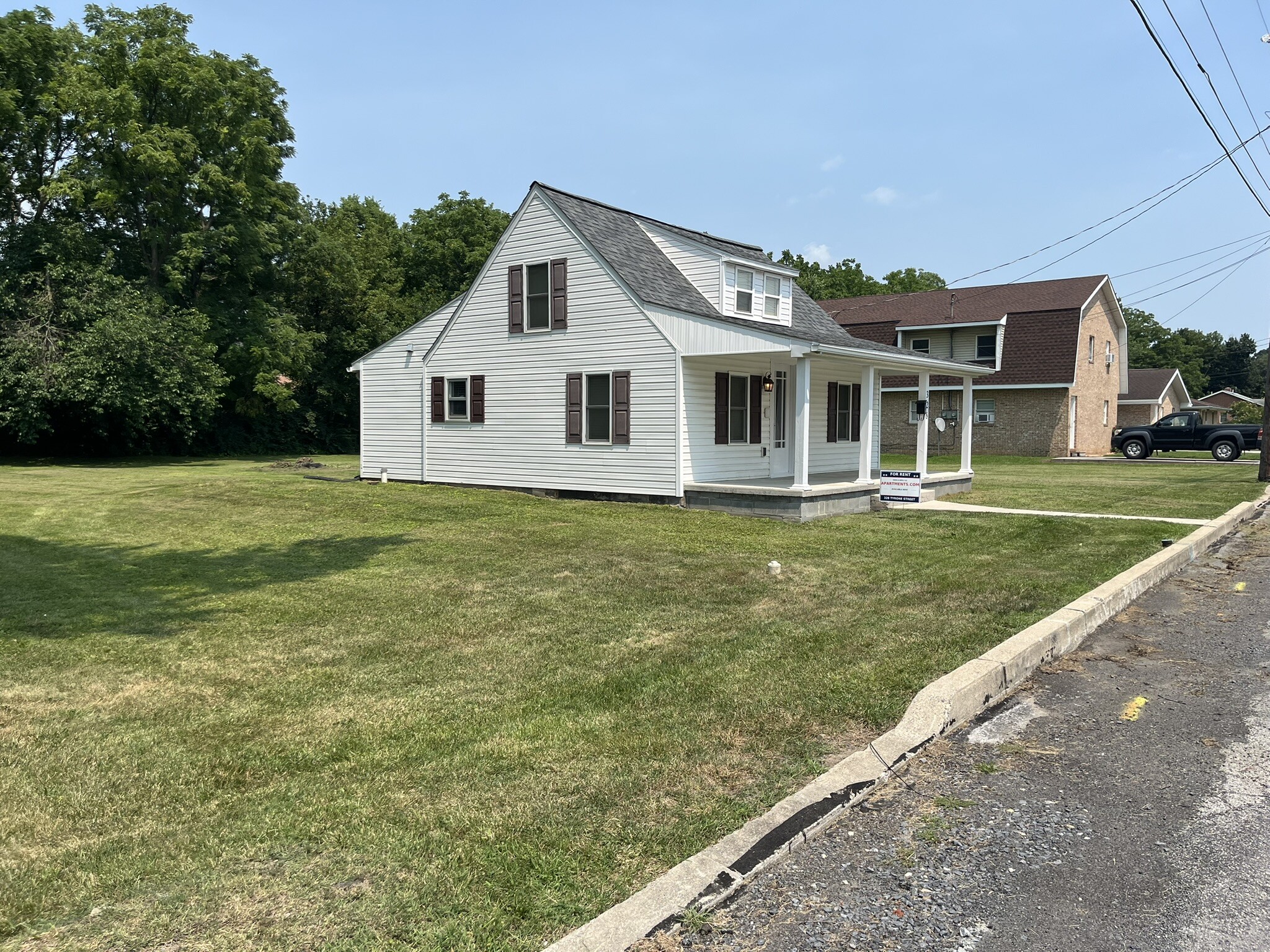 Building Photo - 328 Tyrone St