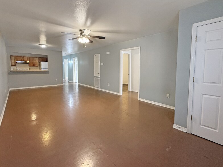 Building Photo - 2900 Clermont St