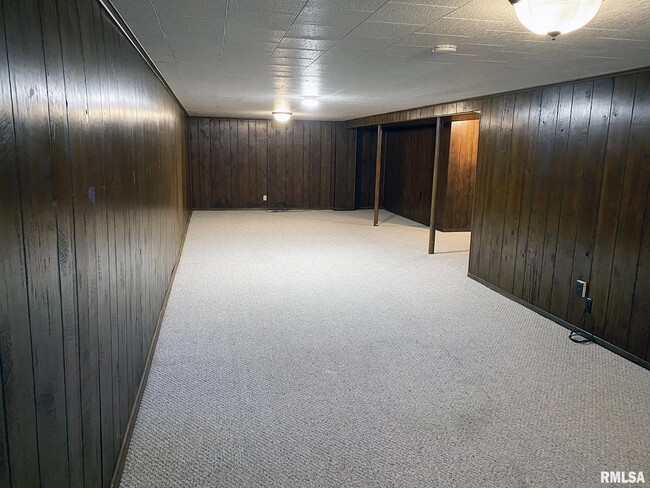 Building Photo - 1829 W Daytona Dr