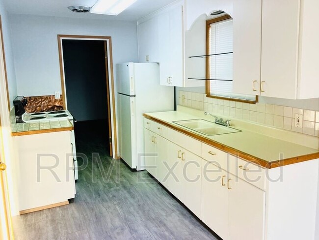 Building Photo - 1122 Lafayette St S