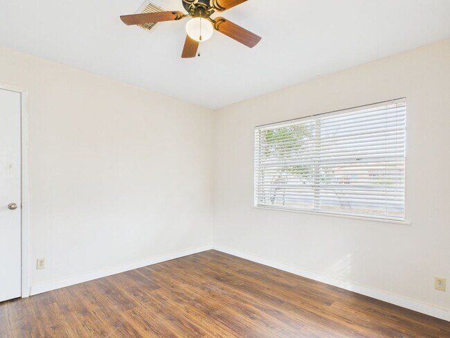 Building Photo - Established Nieghborhood