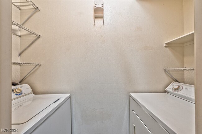 Building Photo - 231 W Horizon Ridge Pkwy