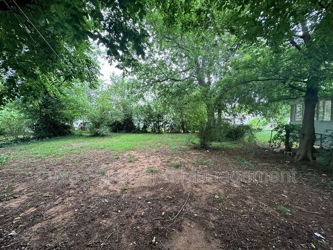 Building Photo - 3409 Willow Creek Dr