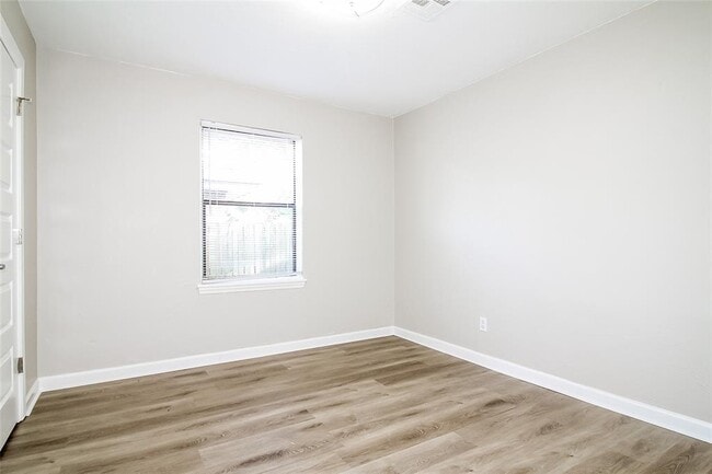 Building Photo - 5117 S Lee Ave
