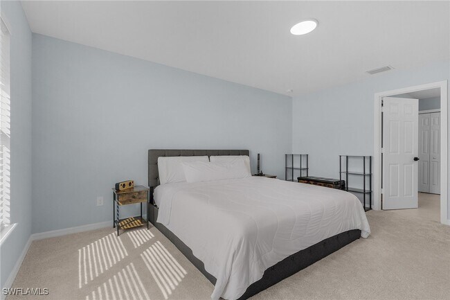 Building Photo - 1532 NE 35th Terrace