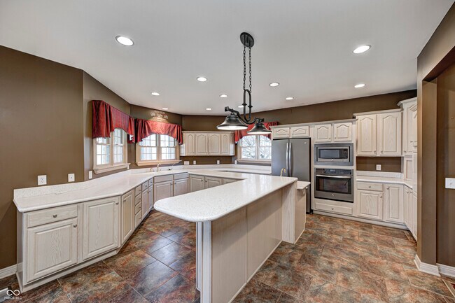 Building Photo - 2009 W 250 N