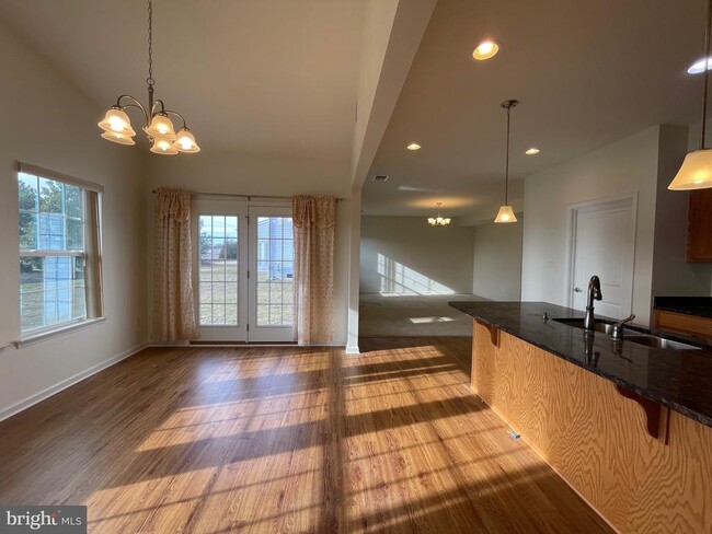 Building Photo - 103 Alexandreas Ct