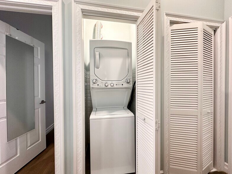 Building Photo - 37 Spruce St