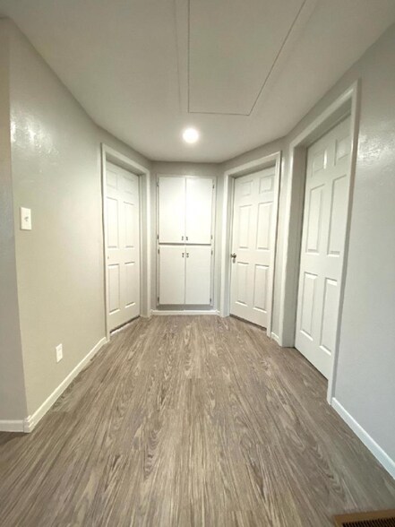 Building Photo - 541 1/2 Terry Ave