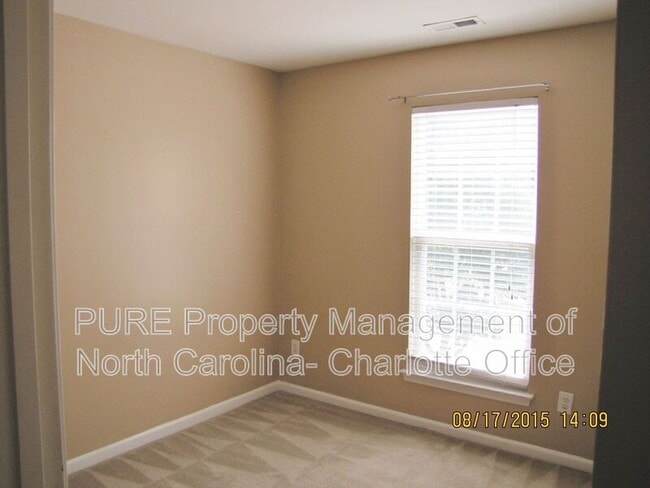 Building Photo - 18040 Delmas Dr