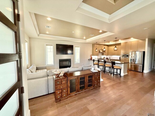 Building Photo - 1330 W Ridgeview Dr