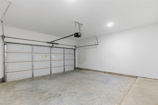 Building Photo - 812 Elkhart St