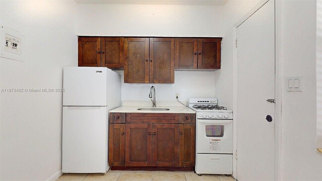 Building Photo - 2499 SW 27th St