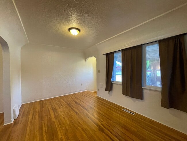 Building Photo - Shadle Area