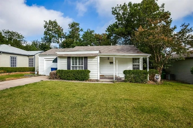 Building Photo - 1425 Cedar Crest Dr