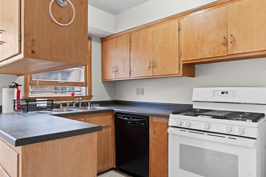 Building Photo - 3216 N Downer Ave