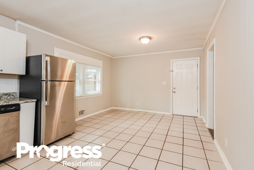 Building Photo - 643 Milford Dr SW