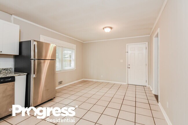 Building Photo - 643 Milford Dr SW